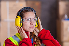 What are the requirements to give workers a choice of hearing protection devices?